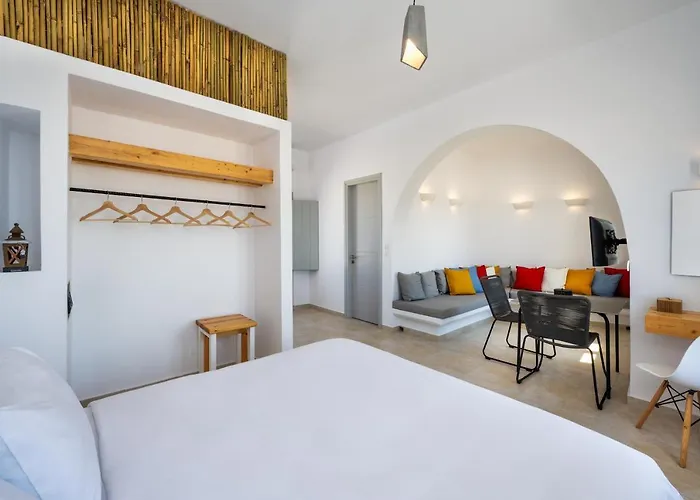 Astivi Santorini * Pýrgos