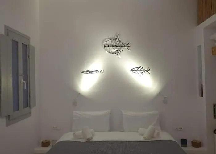 Astivi Santorini * Pýrgos