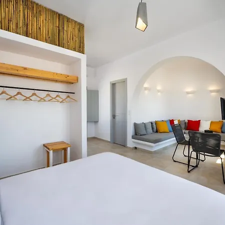 Astivi Santorini * Pýrgos